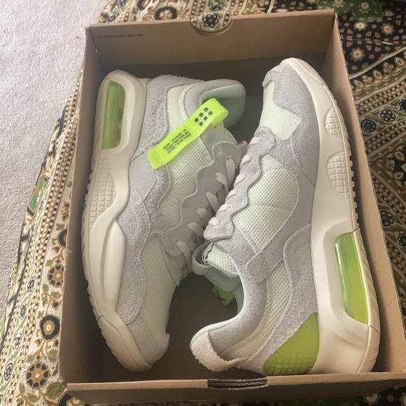 Jordan MA2 'Pale Ivory Volt' CV8122-107 - Picture 9 of 11